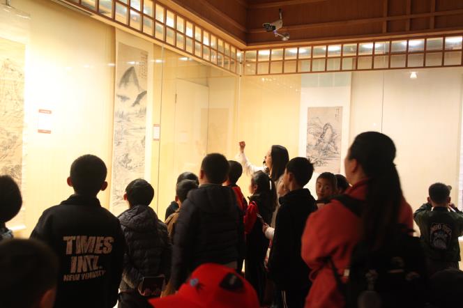昆仑堂美术馆举办以"王学浩作品欣赏"为主题的实践体验活动